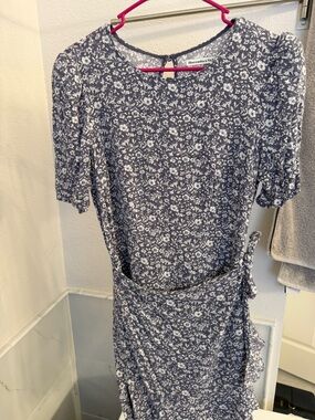 Abercrombie & Fitch blue Gray and White Floral wrap dress